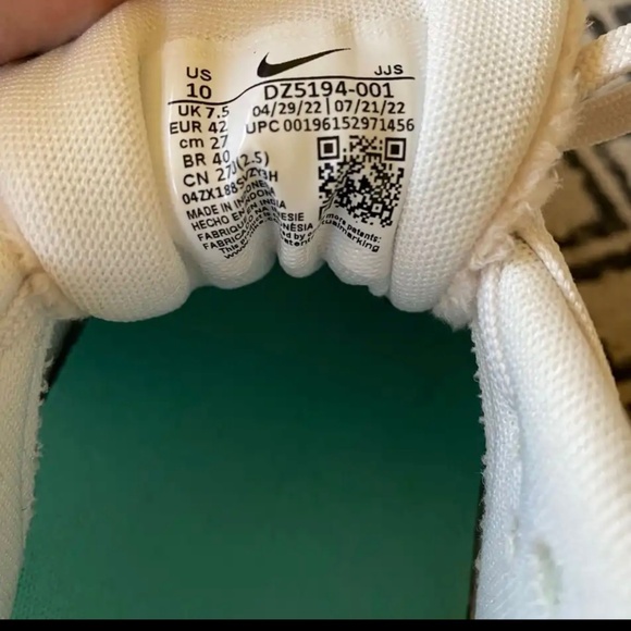 Nike Air Max Sneakers - size 10 - Picture 4 of 4